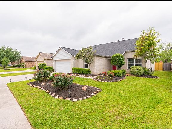 2nd image of 3223 Legends Creek Dr