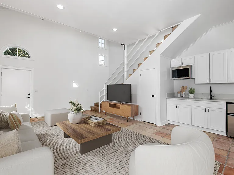 521 S Bentley Ave — Photo 18