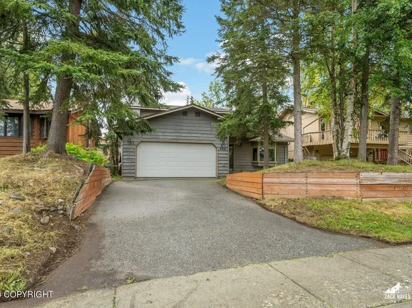 8861 Rendon Dr, Anchorage, AK 99507