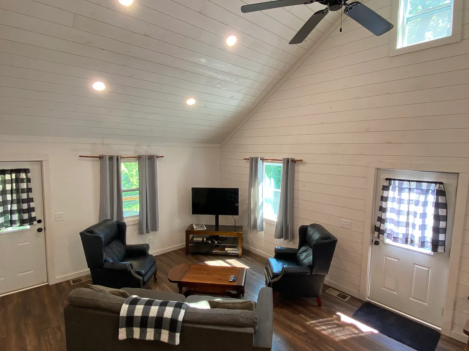 1 bed, 900 sqft, $1,800 — Photo 4