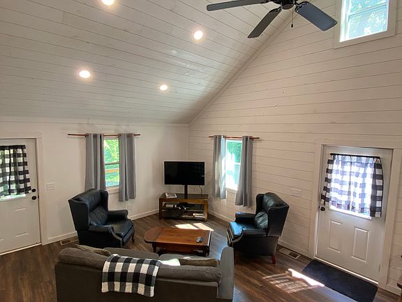 4th image of 250 Beechwood Dr #A