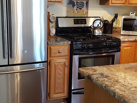 5th image of 577 Cynthia St