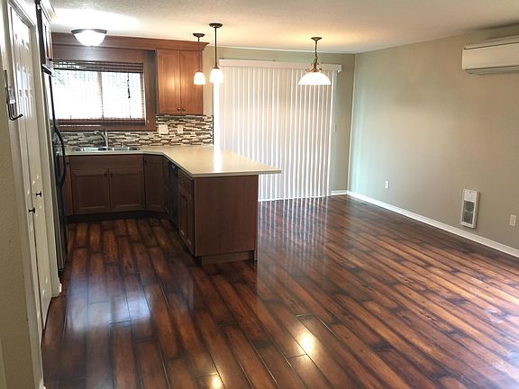 kitchen/dining area