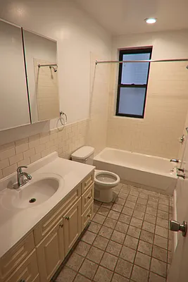 Rented by PMG Real Estate  | media 22