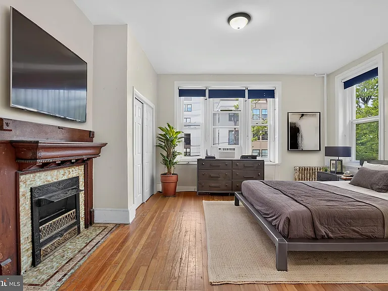 4011 Pine St — Photo 2