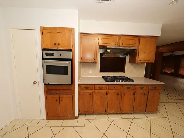 8519 Leader St — Photo 18