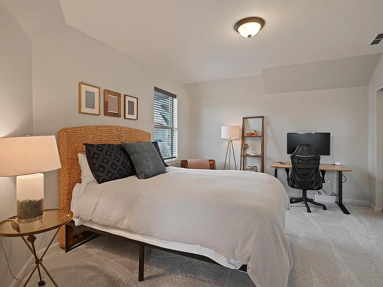 662 NW Mount Washington Dr — Photo 25