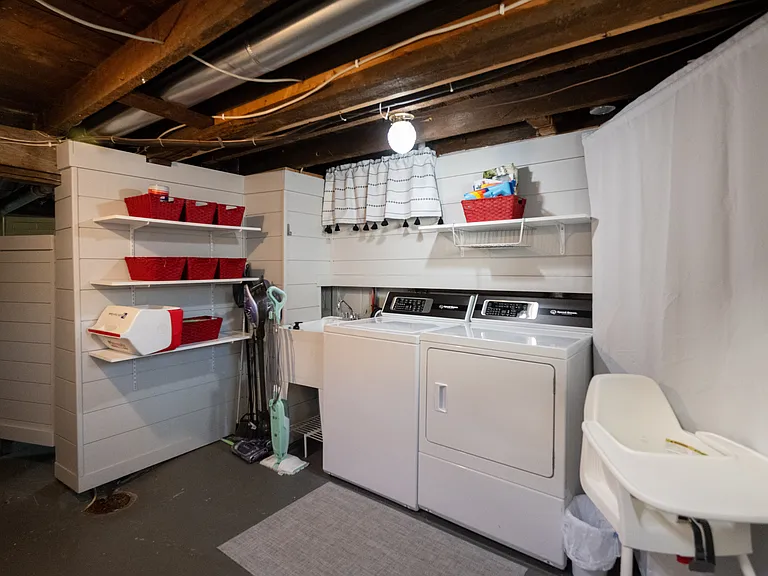 429 Jackson Ave — Photo 12