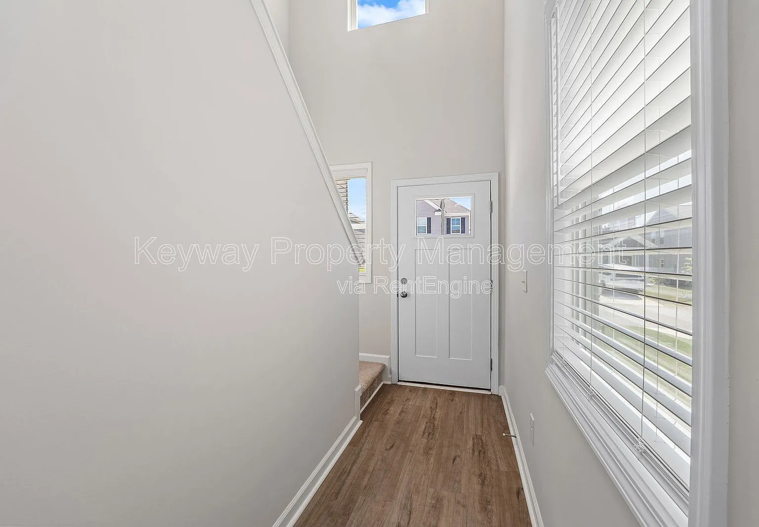 4 bed, 2.5 bath, 2046 sqft, $2,160 — Photo 3
