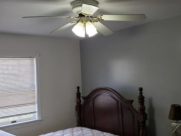 8 Brandon Ct, Lancaster, PA 17603