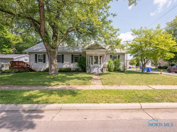 7102 Hall St, Holland, OH 43528