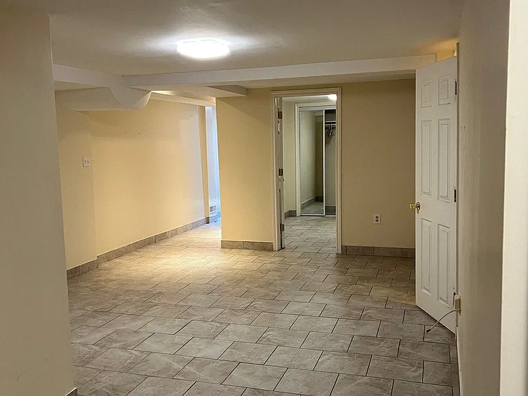 4 Pennyroyal Cres — Photo 2