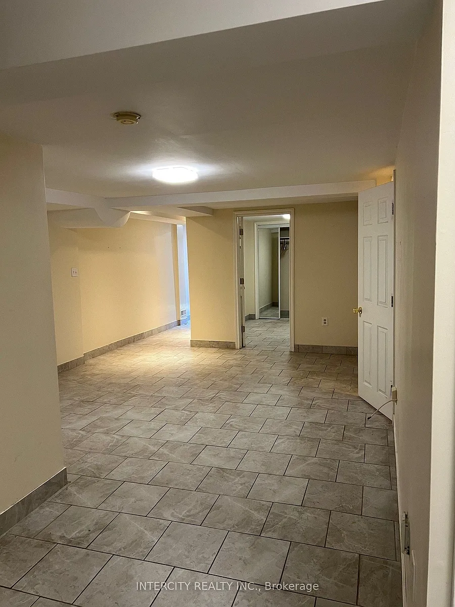 Building Photo - 4 Pennyroyal Cres