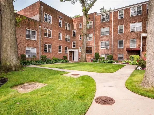 10 Edwards Street #3G, Roslyn Heights, NY 11577