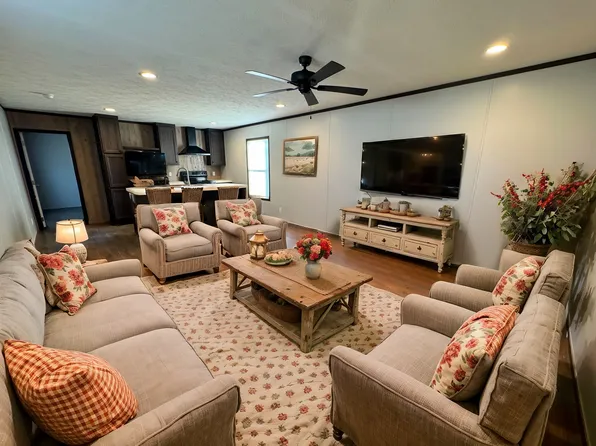 100 Parma Ct, Sanger, TX