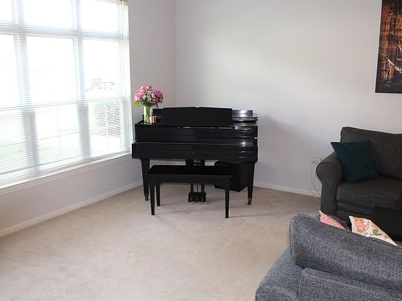 3rd image of 3215 Primrose Ln