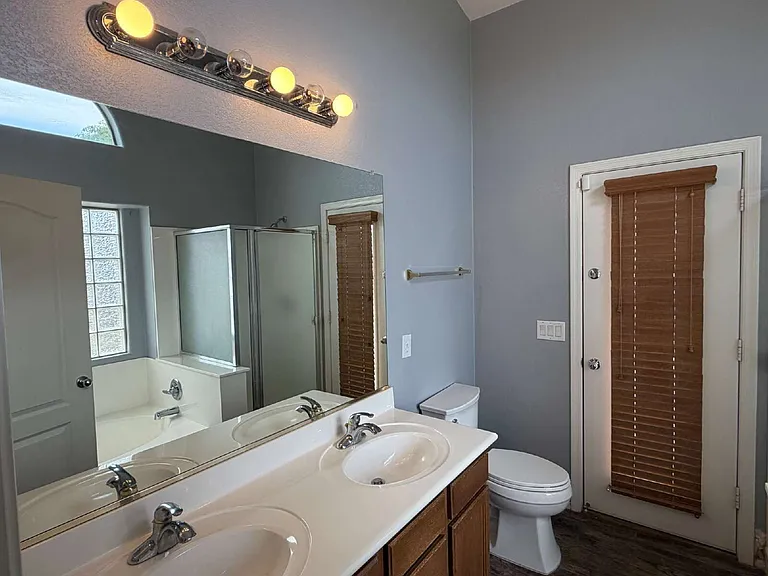 135 W Holstein Trl — Photo 16