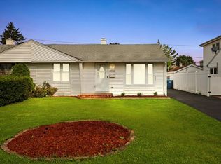 8918 S Ryan Rd, Hometown, IL 60456