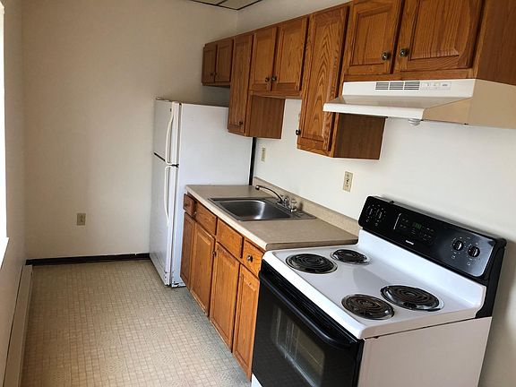 2nd image of 1748 Lincoln Ave #101