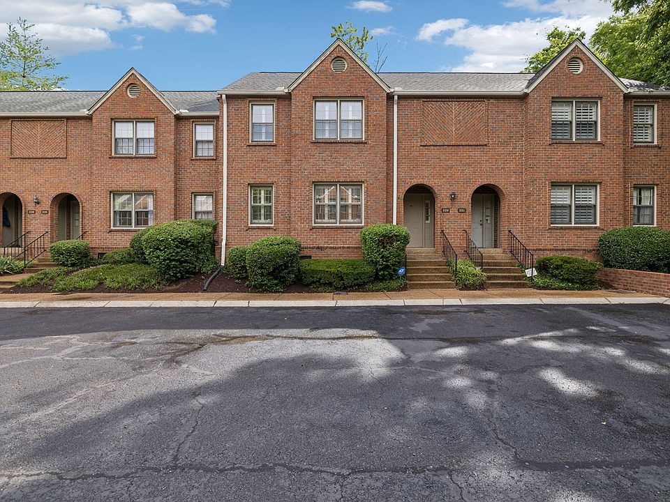 1st image of 220 Westchase Dr