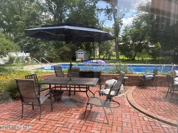 11 Benet Dr, Morganville, NJ 07751