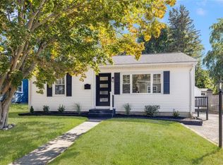 79 Belleview Ave, Tiverton, RI 02878