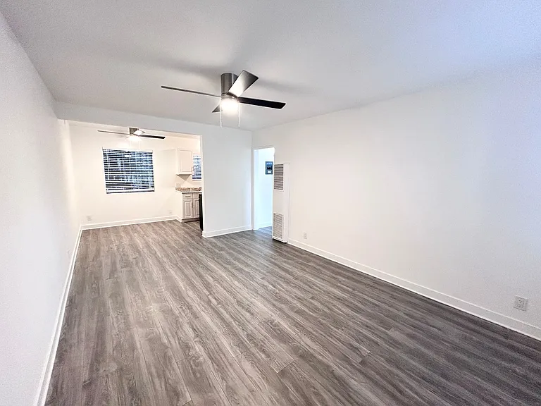 1220 S Manhattan Pl — Photo 7