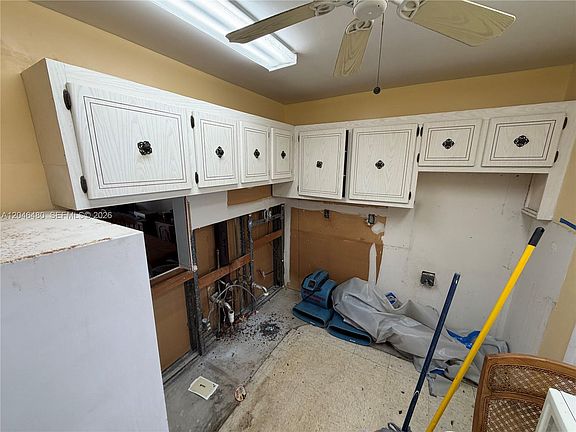 5th image of 1000 NE 14th Ave APT 405