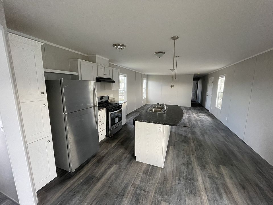2nd image of 900 Cottonwood Ln