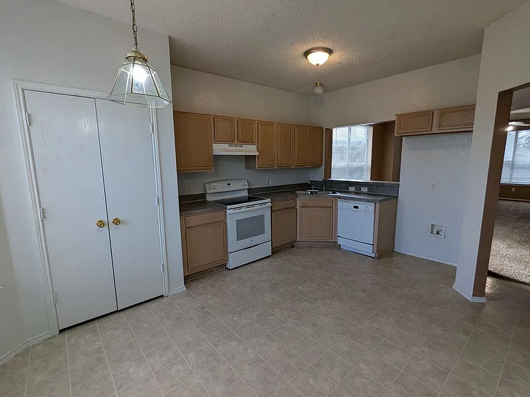 6425 Rainwater Way — Photo 8