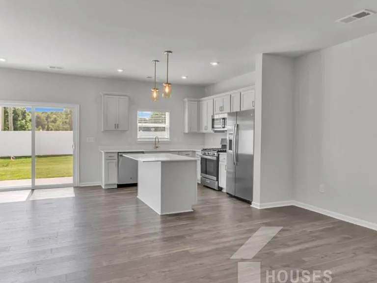 314 Abingdon Way — Photo 2