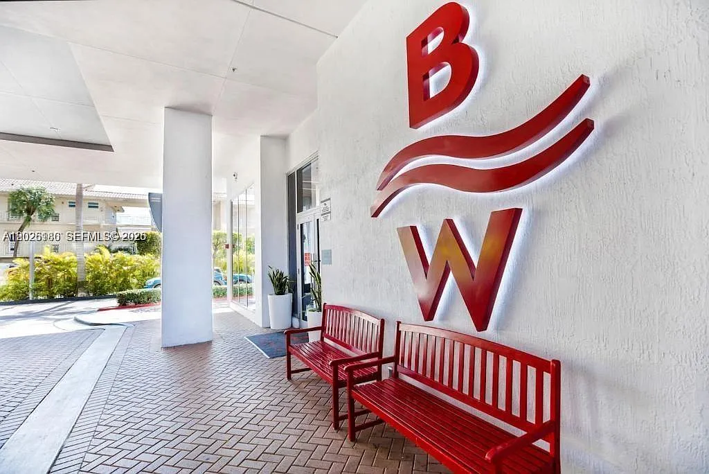 Beachwalk Condominium — Photo 1