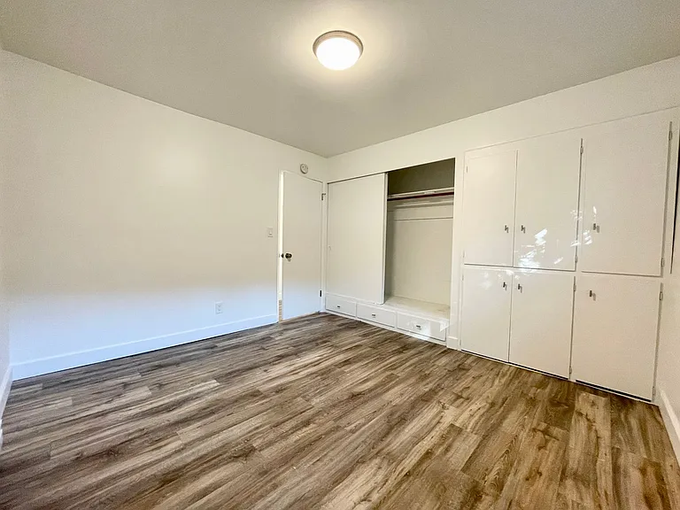 Village Vista Apartments — Photo 44