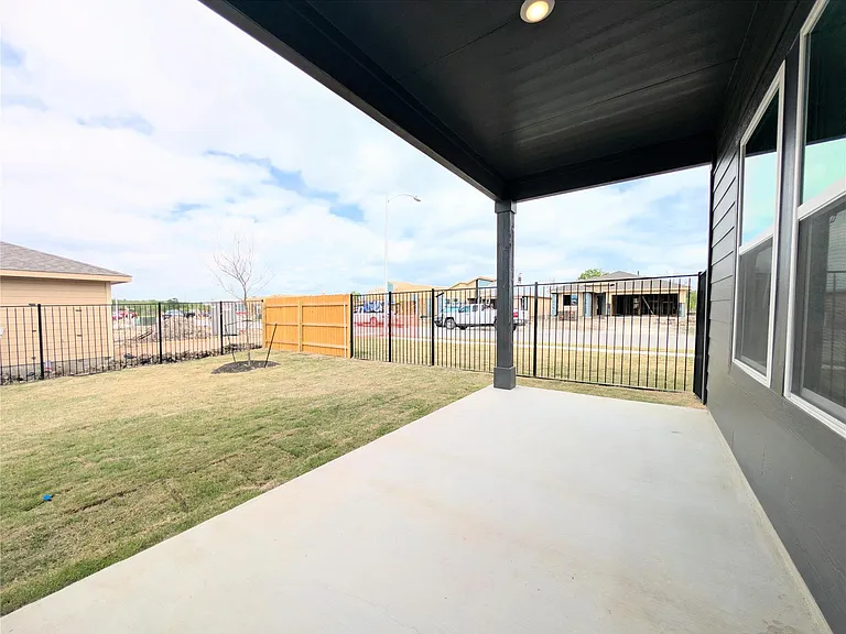 9400 Oxbow Strap Dr — Photo 32