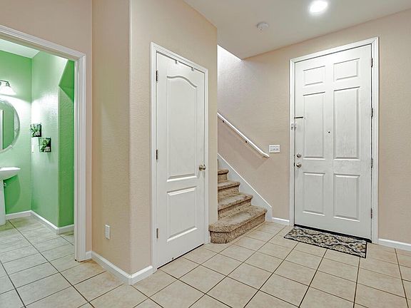 4th image of 2724 Nicolson Cir