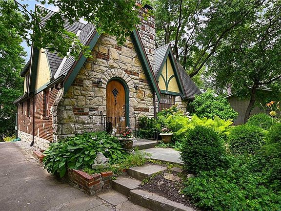 4th image of 3421 Gladstone Blvd