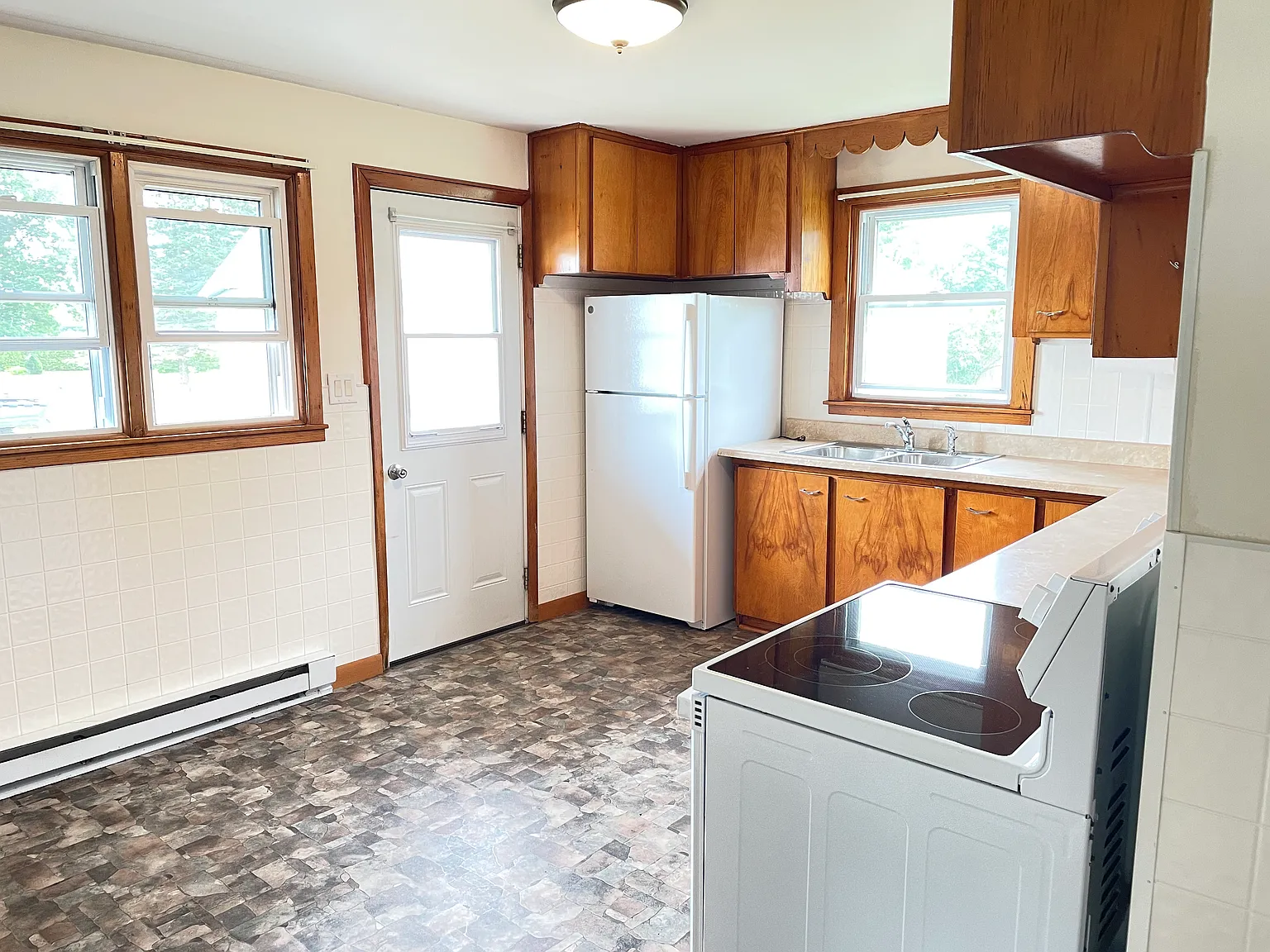 2 bed, 900 sqft, $1,200 — Photo 2