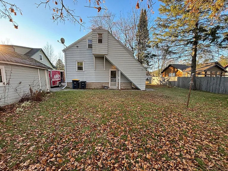 510 Vaughn St — Photo 13