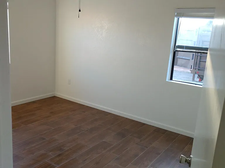 2090 Poplar St #4 — Photo 2