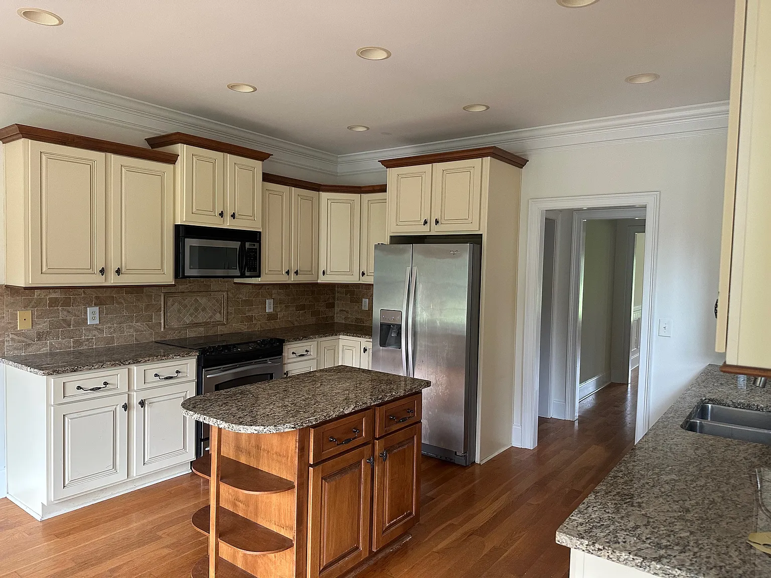 5 bed, 3314 sqft, $2,600 — Photo 1