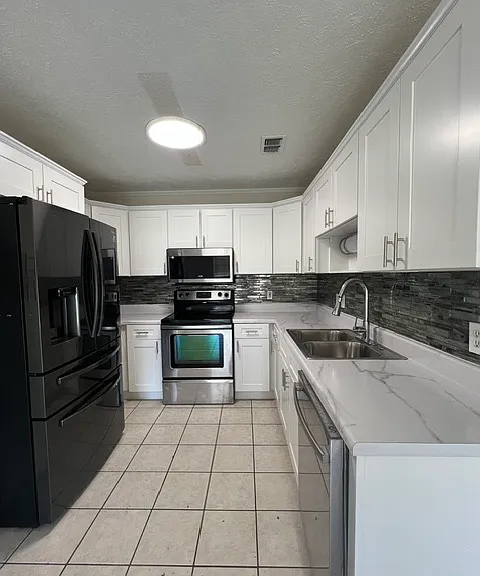 278 Thornton Dr — Photo 3