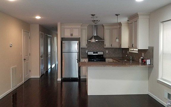4th image of 89 Kearny Ave Floor 1