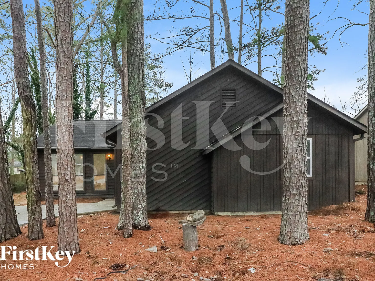 4 bed, 1.5 bath, 1285 sqft, $2,075 — Photo 2