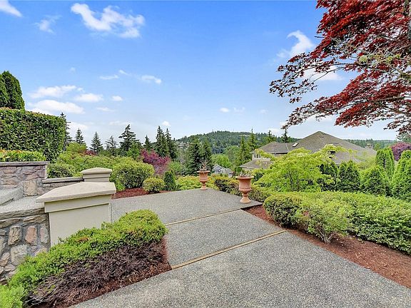 4th image of 15854 SE 56th Pl