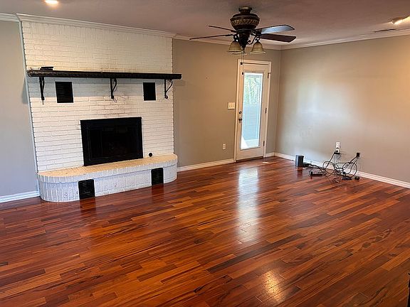 2nd image of 211 Pine St