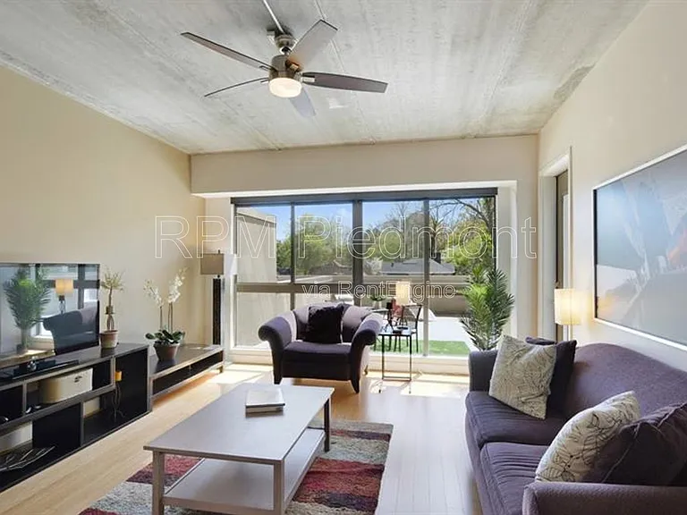 563 Memorial Dr SE #210 — Photo 6