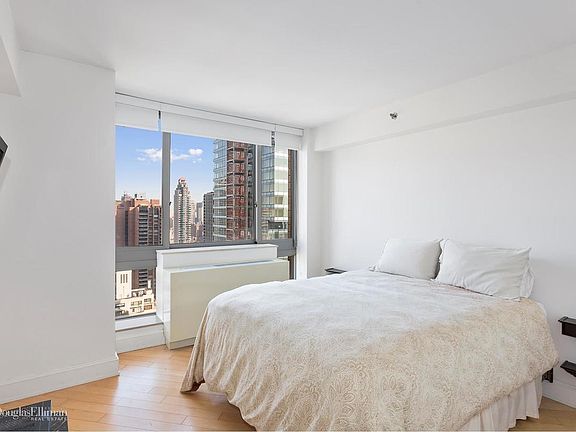 5th image of 235 E 55th St APT 33B