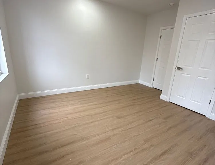 5241 Pulaski Ave — Photo 12