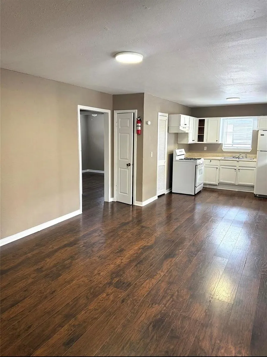 Building Photo - 5412 Market St #3