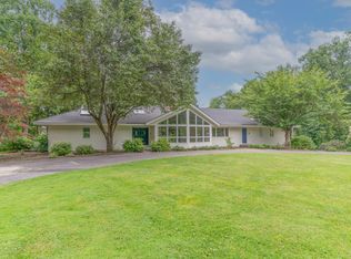 14R Turtle Back Rd S, New Canaan, CT 06840